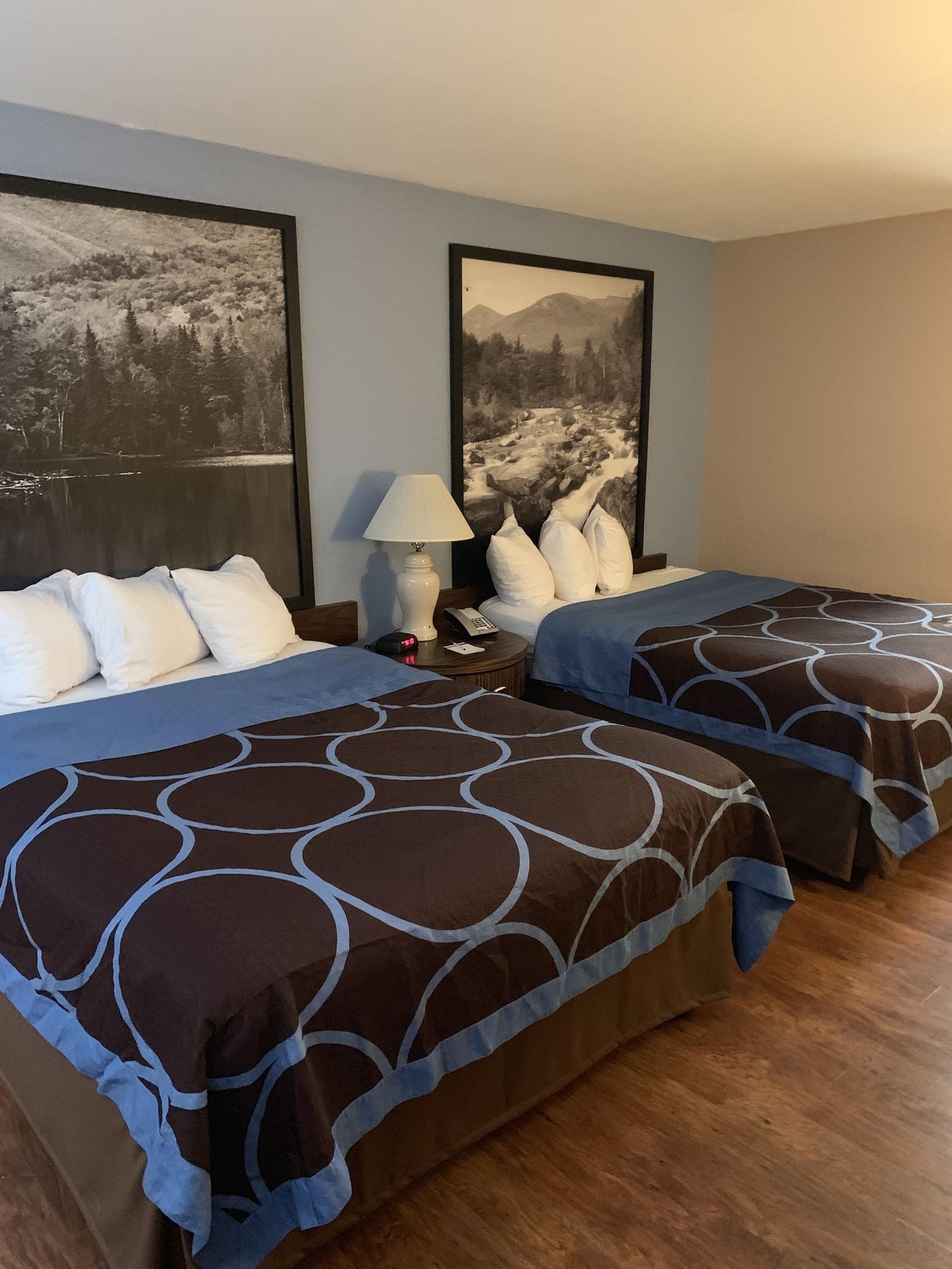Super 8 By Wyndham Kingston Hotel Екстериор снимка