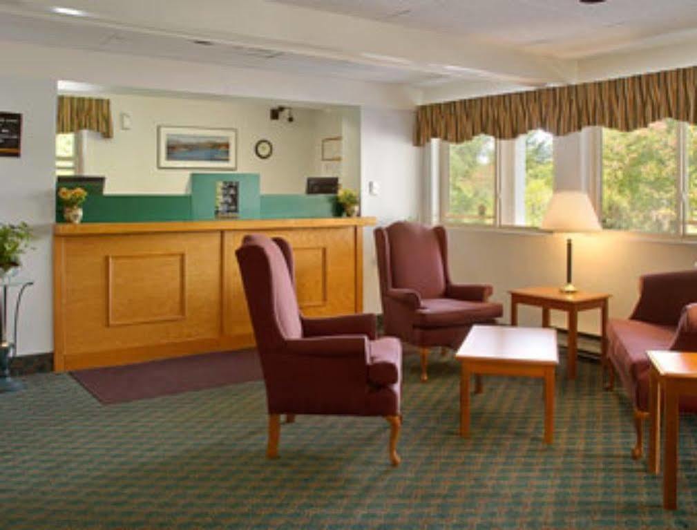 Super 8 By Wyndham Kingston Hotel Екстериор снимка